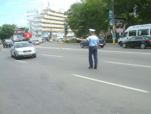 Prins la volan cu permisul de conducere suspendat